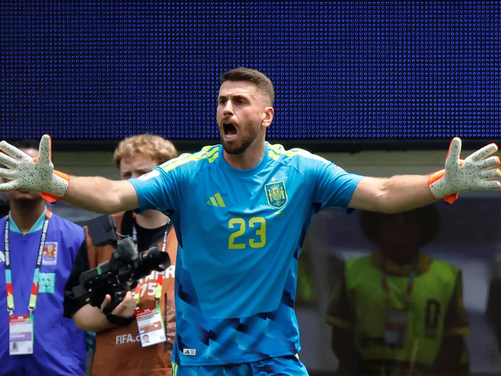 Un arquero realiza una atajada durante un partido del Mundial 2026.