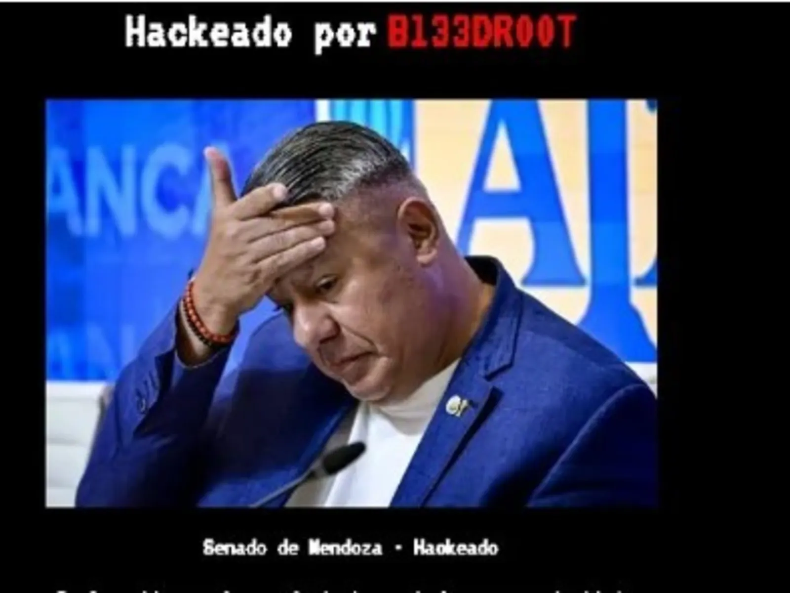 Captura de pantalla de la página del Senado de Mendoza durante el ciberataque del viernes, con la imagen de Claudio "Chiqui" Tapia y el texto "Senado de Mendoza - hackeado