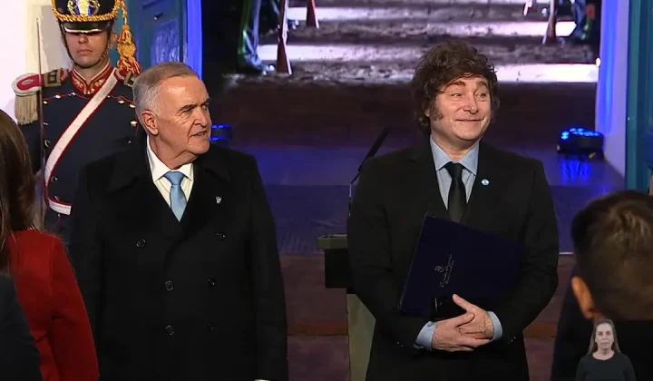 El reciente acto conmemorativo por el 9 de Julio en Tucumán sirvió como escenario para un reencuentro del presidente Javier Milei con gobern