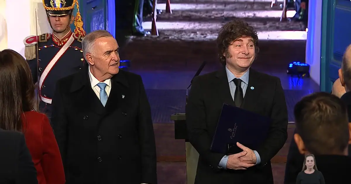 El reciente acto conmemorativo por el 9 de Julio en Tucumán sirvió como escenario para un reencuentro del presidente Javier Milei con gobern