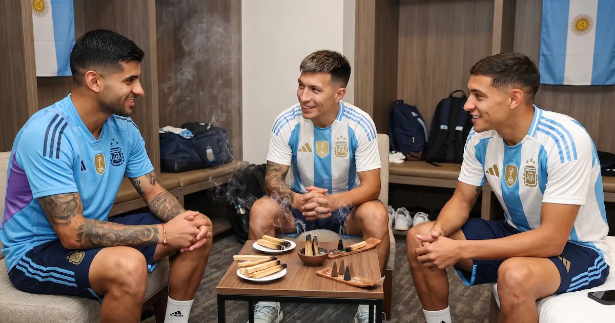 La Selección Argentina, en su camino hacia nuevos desafíos como la Copa América 2024, ha mantenido viva una cábala que nació en la gesta de