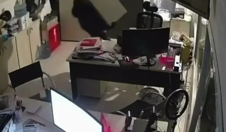 Robo relámpago en Bahía Blanca: boqueteros se llevaron dos cajas fuertes en menos de tres minutos y sospechan de un entregador