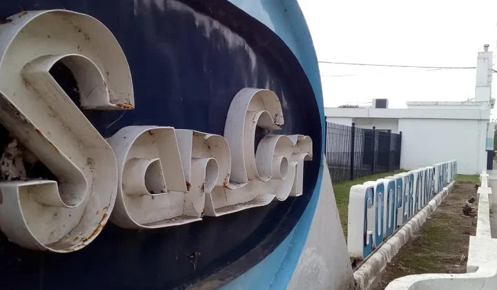 El proceso de liquidación de la histórica empresa láctea SanCor ha sido temporalmente frenado por una decisión judicial en Santa Fe. Un recu