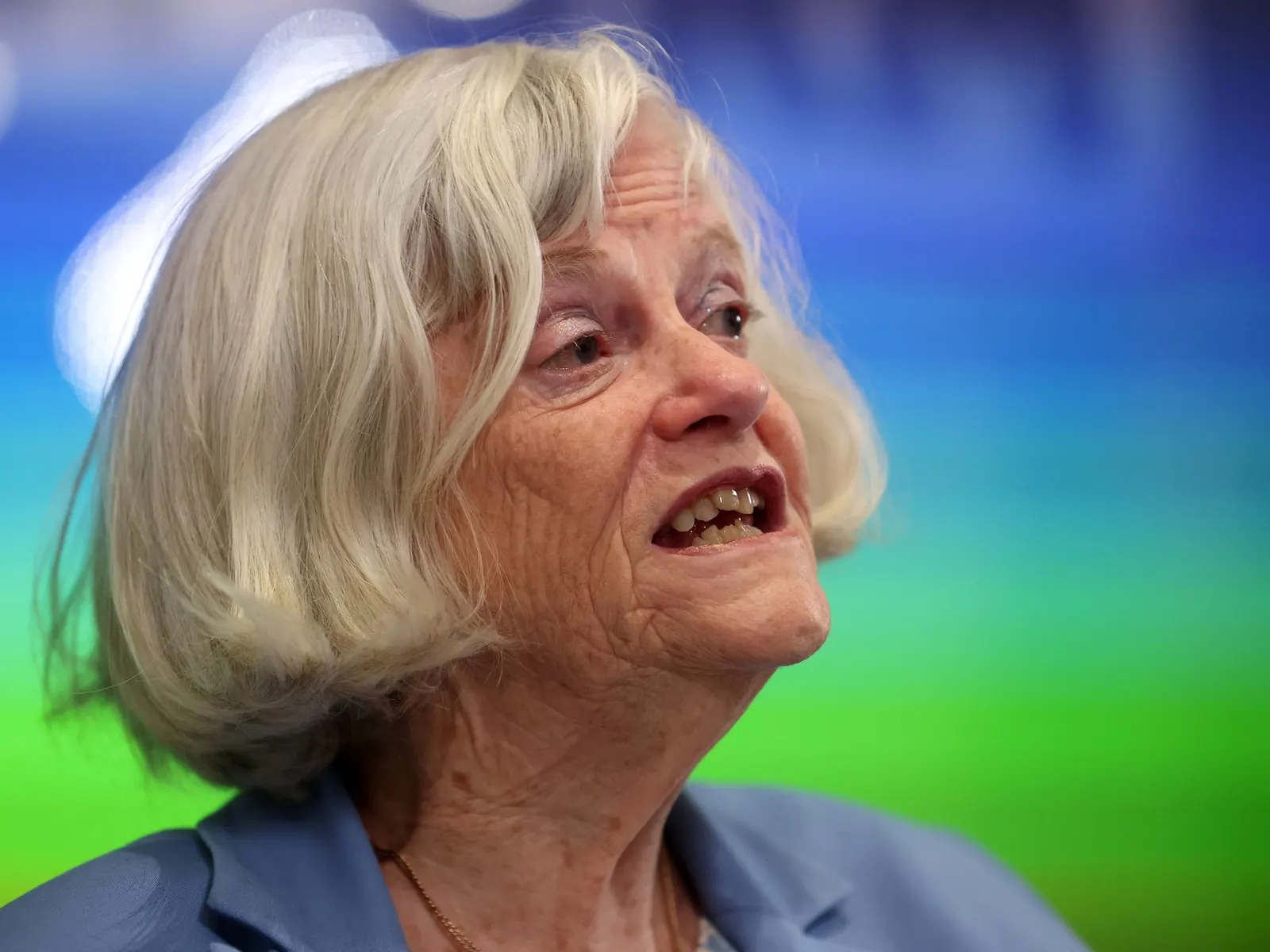 Fotografía de la exministra y diputada británica Ann Widdecombe en un acto público.