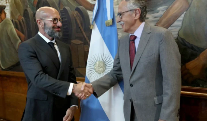 El Ministerio de Salud de Argentina ha dado pasos significativos para fortalecer el sistema sanitario nacional a través de la firma de dos a