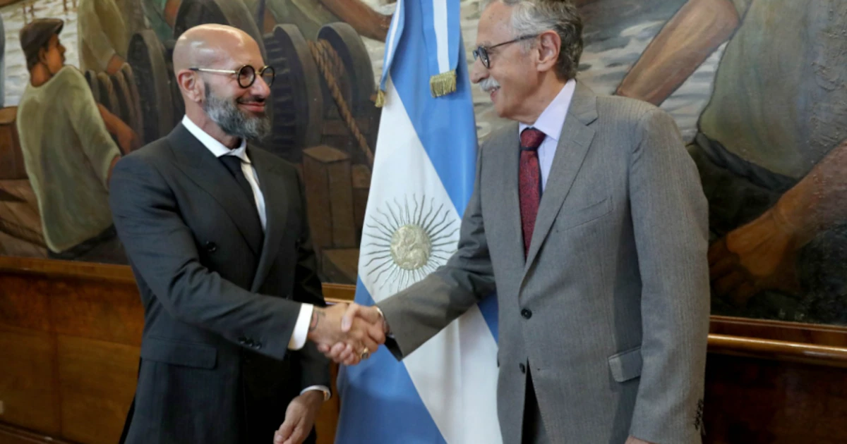 El Ministerio de Salud de Argentina ha dado pasos significativos para fortalecer el sistema sanitario nacional a través de la firma de dos a
