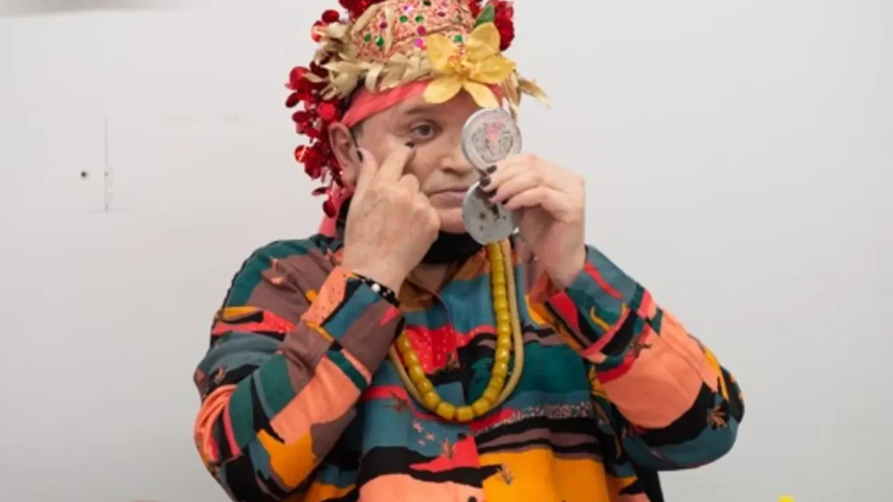 El multifacético artista Fernando Noy se consolida como una figura emblemática de la cultura argentina con la reciente publicación de “Poesí