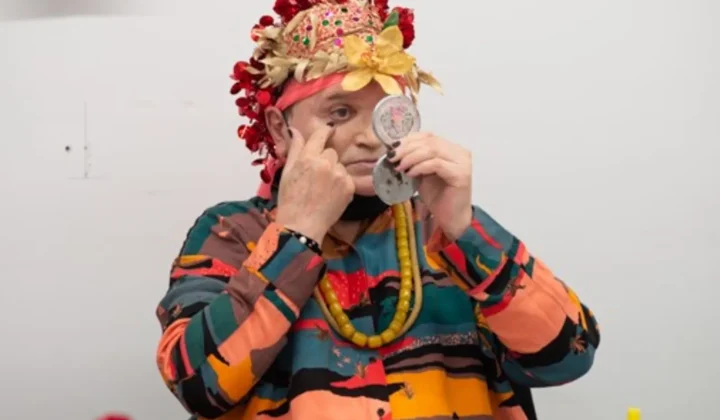 El multifacético artista Fernando Noy se consolida como una figura emblemática de la cultura argentina con la reciente publicación de “Poesí