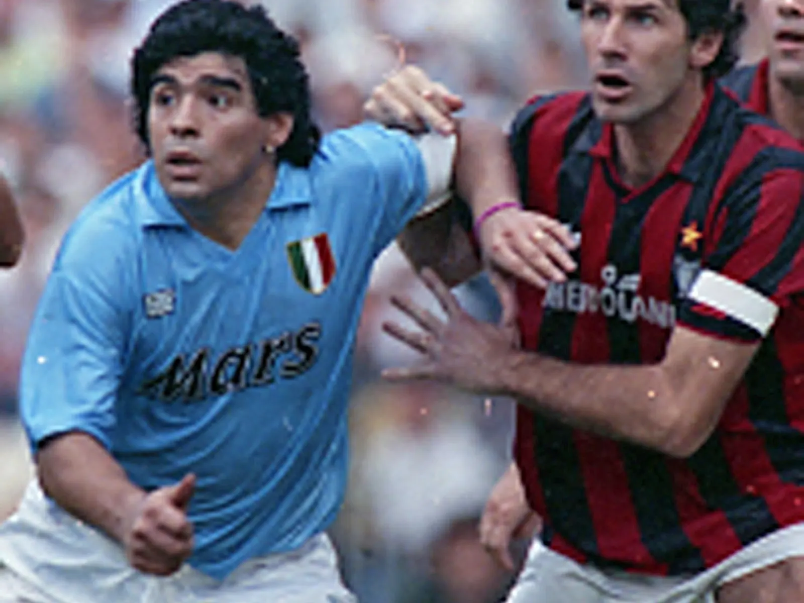 Franco Baresi, exfutbolista italiano, capitán del Milan, durante un partido en San Siro