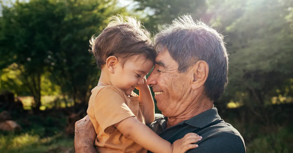El Día del Abuelo y la advertencia de un geriatra: el contacto directo con los nietos protege la salud mental de los mayores