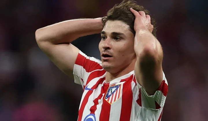 Arsenal irrumpe con una oferta millonaria por Julián Álvarez e incluye a Gyökeres