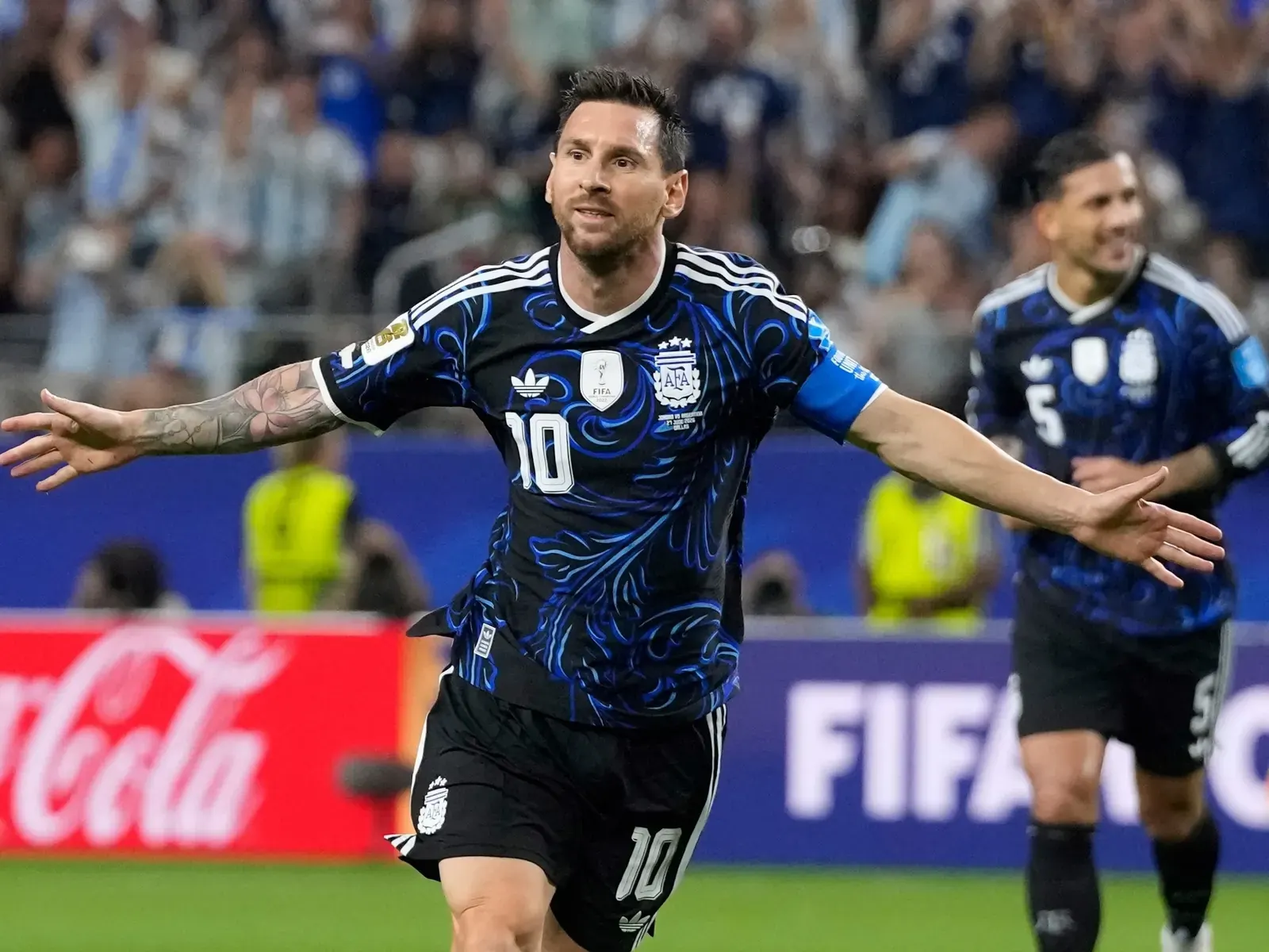 Jugadores de la Selección Argentina celebran un gol durante un partido del Mundial 2026.
