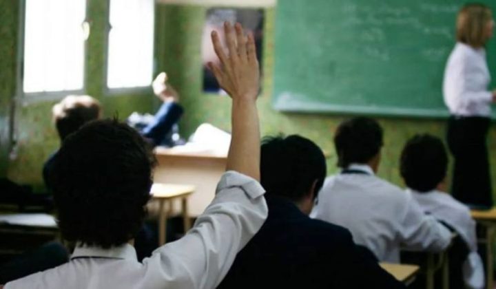 Argentina alcanzó el 74,6% de terminalidad secundaria, pero la desigualdad socioeconómica sigue siendo el desafío