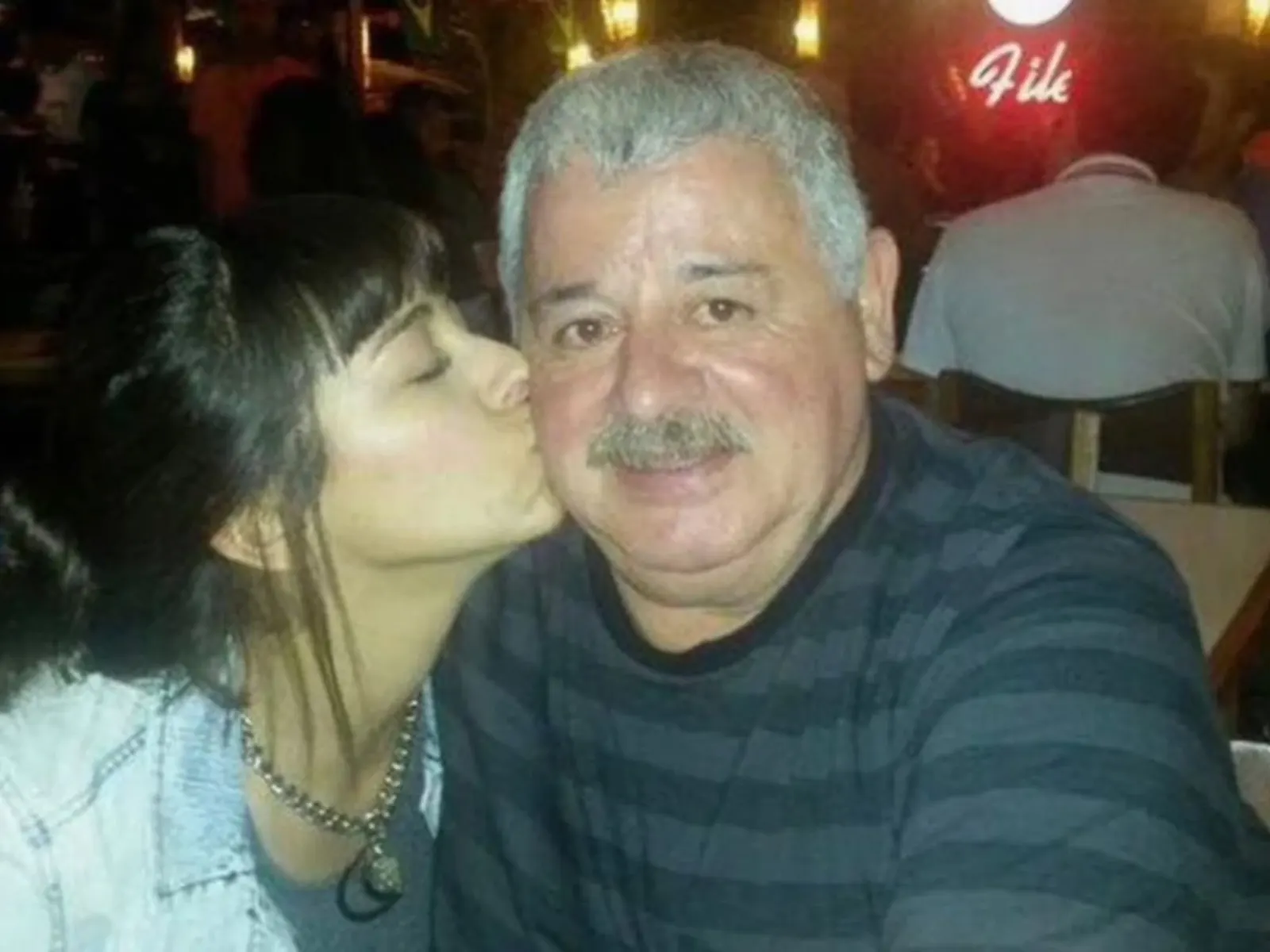 Tití Fernández junto a una foto de su hija María Soledad.