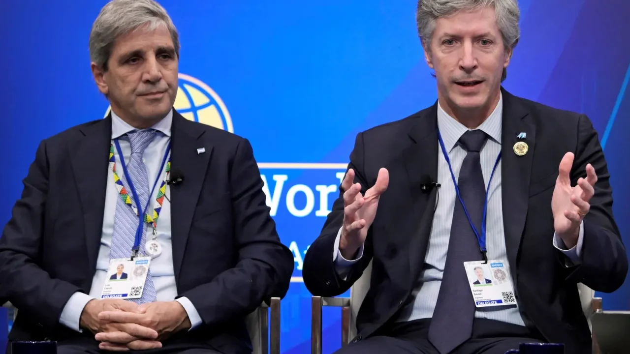 Gobierno inyectó más de US$1.000 millones en julio para calmar al dólar