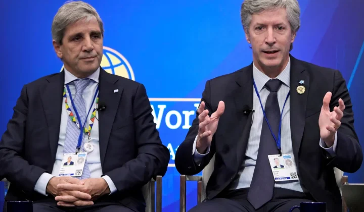 Gobierno inyectó más de US$1.000 millones en julio para calmar al dólar