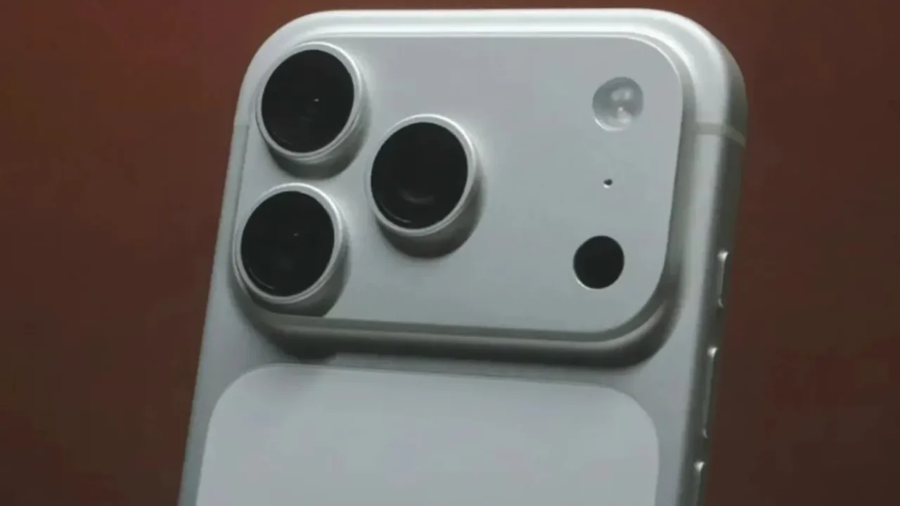 Un doble revés en materia de seguridad y planificación ha puesto en el centro de la atención a Apple, con filtraciones que apuntan a los fut