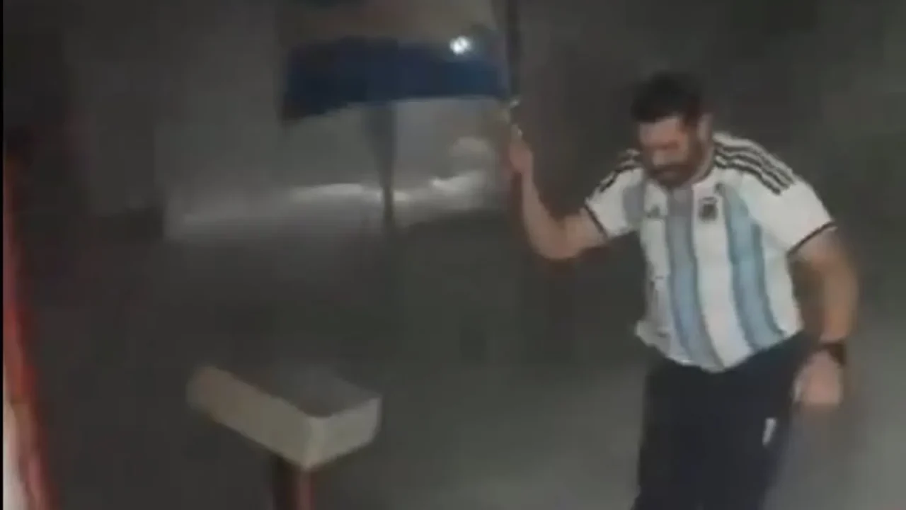 Un particular festejo se vivió en la Base Esperanza, en la Antártida Argentina, tras la victoria de la Selección Nacional frente a Inglaterr