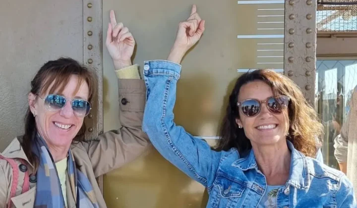 La vida en París, la ciudad de la luz, atrae a muchos argentinos. Entre ellos se encuentran Fabiana, oriunda de La Plata, y Karina, de Santa