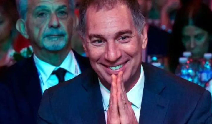El Gobierno Nacional oficializó una significativa reorganización del Gabinete mediante un Decreto de Necesidad y Urgencia (DNU) que elimina