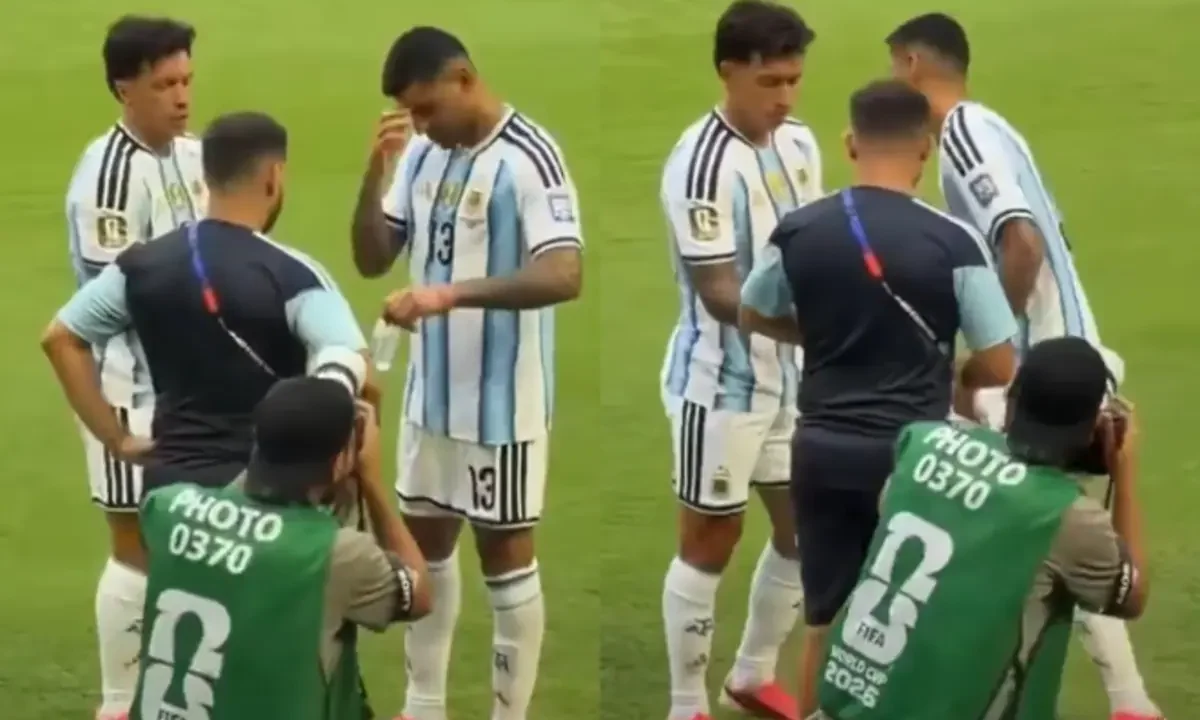 El ritual de agua bendita de los defensores de la Selección Argentina, Cristian “Cuti” Romero y Lisandro “Licha” Martínez, capturó la atenci