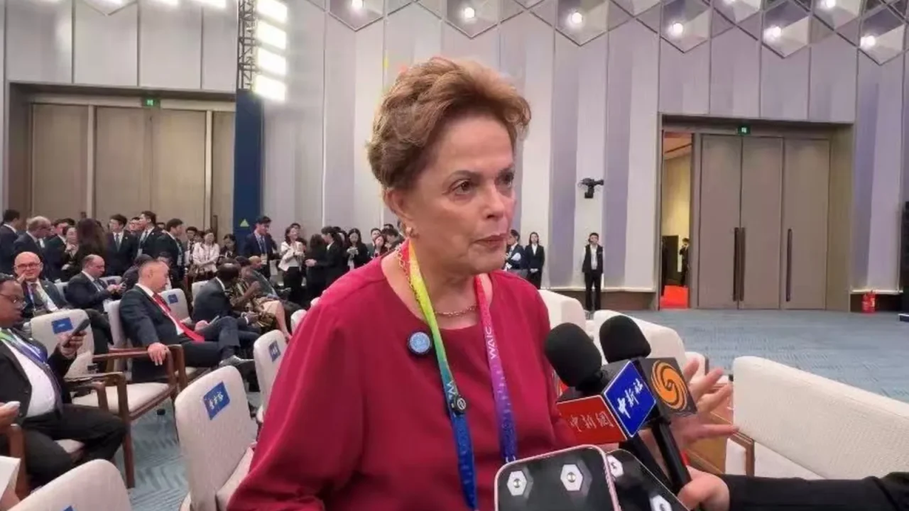 Dilma Rousseff insta a Argentina a reconsiderar su ingreso a los BRICS