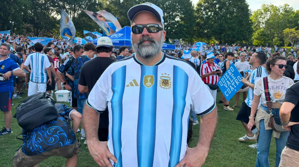 Un investigador privado argentino radicado en Estados Unidos está liderando una cruzada contra las estafas de reventa de entradas para los p