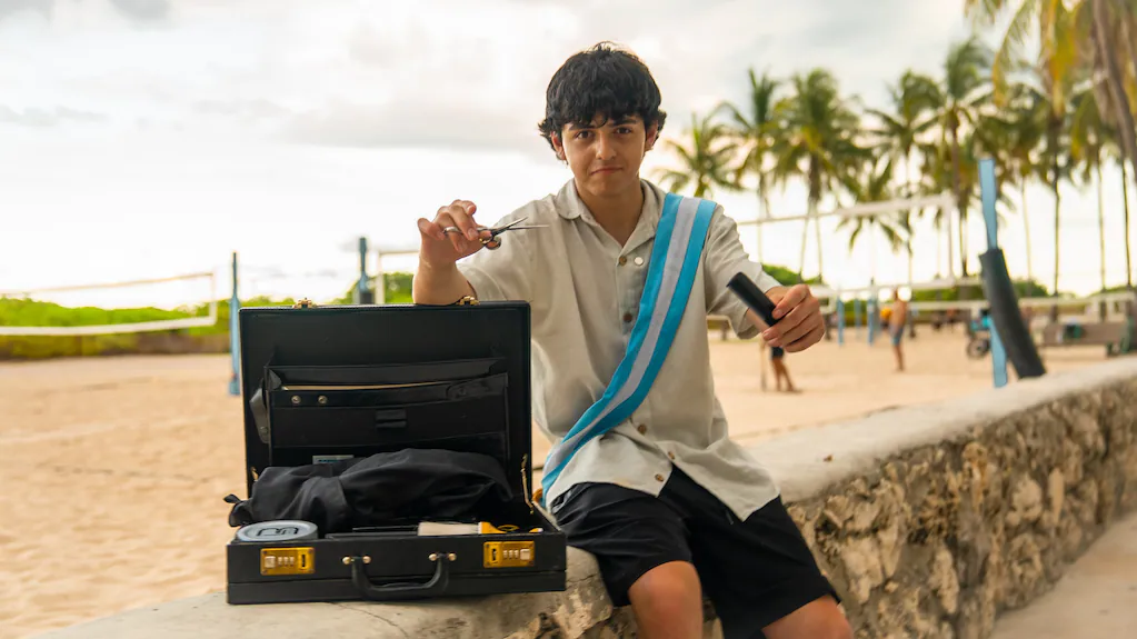 Joven de 19 años ahorró para viajar al Mundial tras aprender a cortar el pelo por YouTube