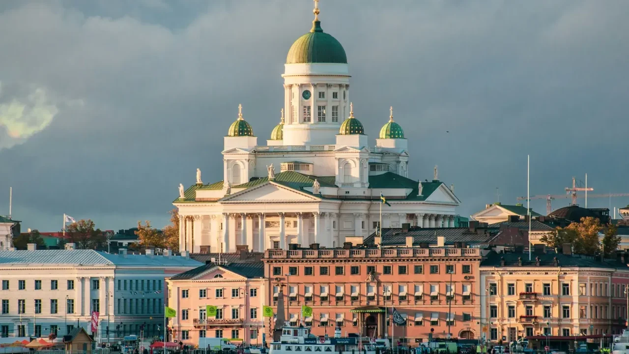 Finlandia ha sido coronado como el país más feliz del mundo por ocho años consecutivos, según el Informe Mundial de la Felicidad. Este recon