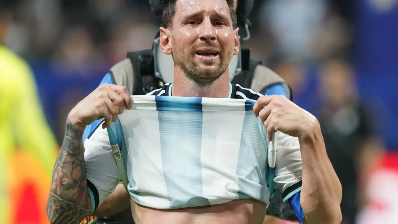 El fútbol, en su máxima expresión, a menudo nos regala momentos que trascienden lo deportivo para tocar fibras íntimas y universales. La rec