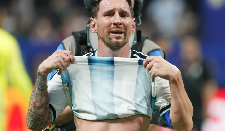 El fútbol, en su máxima expresión, a menudo nos regala momentos que trascienden lo deportivo para tocar fibras íntimas y universales. La rec