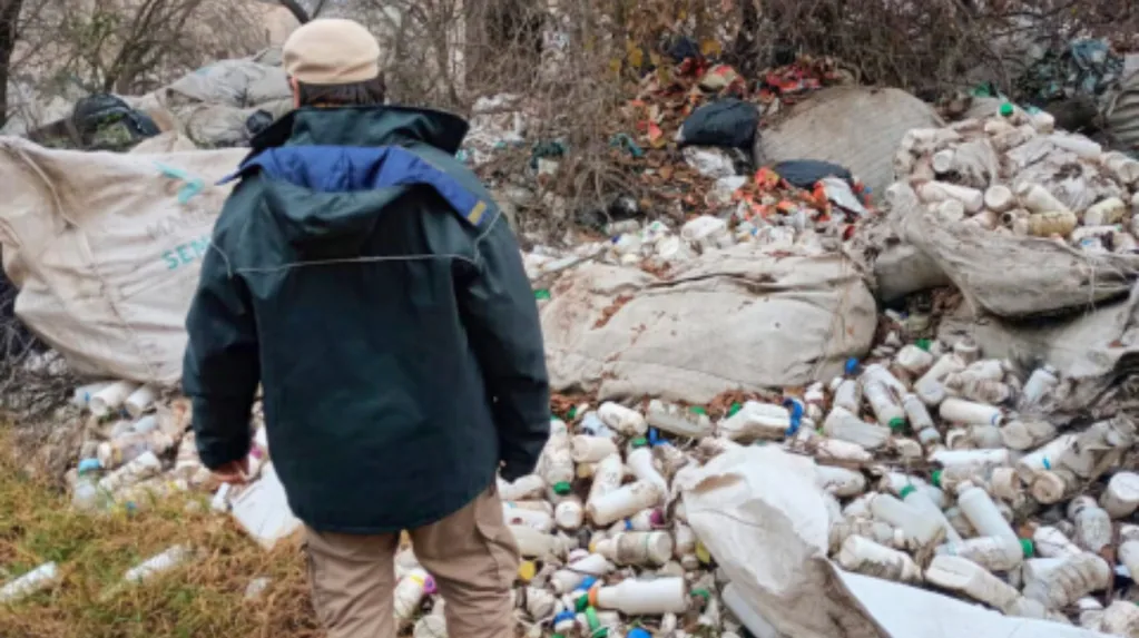 Clausuran un acopio ilegal de envases de fitosanitarios en Río Cuarto y exponen a trabajadores a sustancias tóxicas