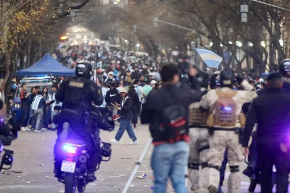 Efectivos policiales en Córdoba durante los festejos y operativos tras el partido de la Selección Argentina.
