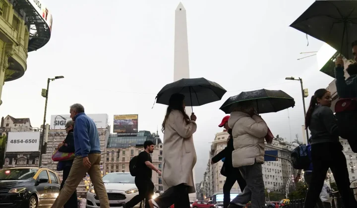 Lloviznas en el AMBA y alerta roja por frío extremo en Santa Cruz: el pronóstico del SMN para el fin de semana