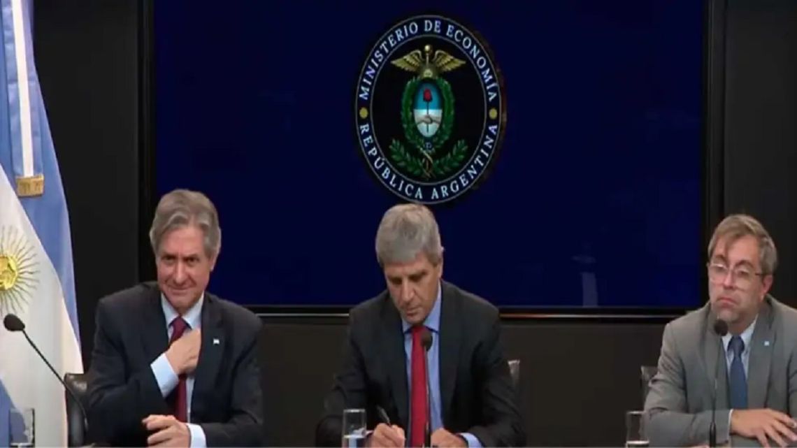 El Ministro de Economía, Luis Caputo, ha presentado las aspiraciones financieras del gobierno argentino, fijando una ambiciosa meta de alcan