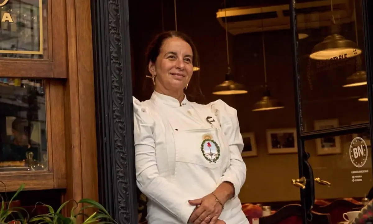 La trayectoria de Paula Comparatore es un claro ejemplo de cómo las pasiones pueden entrelazarse y redefinir un camino profesional. Inicialm