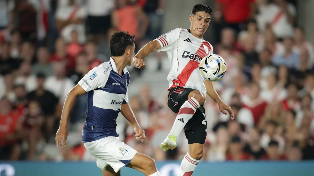 River visita a Gimnasia en La Plata con Coudet de regreso al banco tras la anulación de la sanción