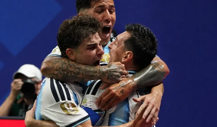 Julián Álvarez recupera su nivel estelar y lidera a Argentina en un partido clave