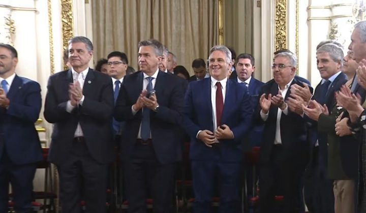 Santilli asume como Jefe de Gabinete: Gobernadores del NEA acompañan en la Casa Rosada