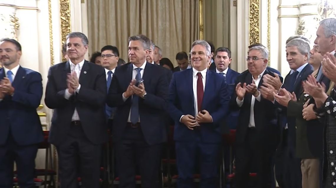 Santilli asume como Jefe de Gabinete: Gobernadores del NEA acompañan en la Casa Rosada