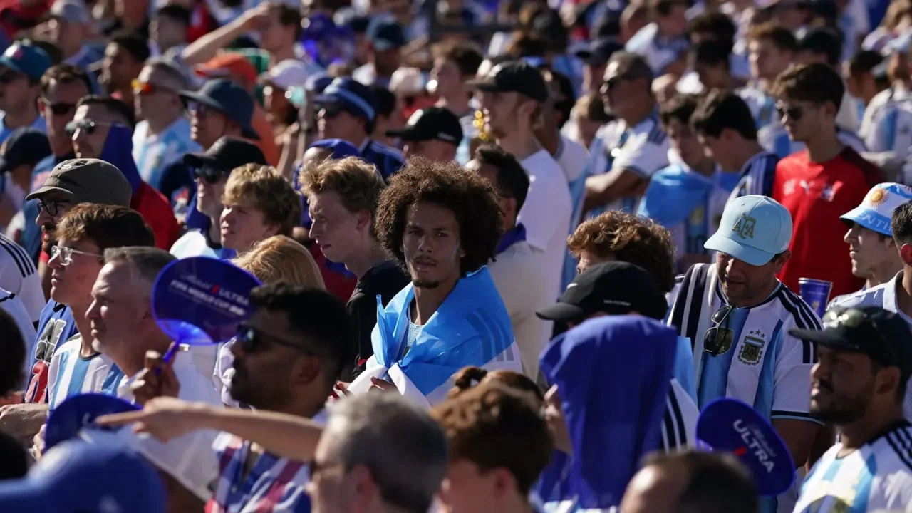 El cruce entre Argentina e Inglaterra en el ámbito deportivo, especialmente en el fútbol, suele evocar de forma inmediata la conexión con la