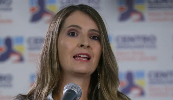 Paloma Valencia insiste en que el Centro Democrático no es de derecha y marca distancia con Milei y Bukele
