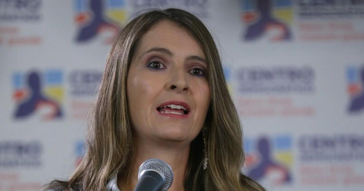 Paloma Valencia insiste en que el Centro Democrático no es de derecha y marca distancia con Milei y Bukele