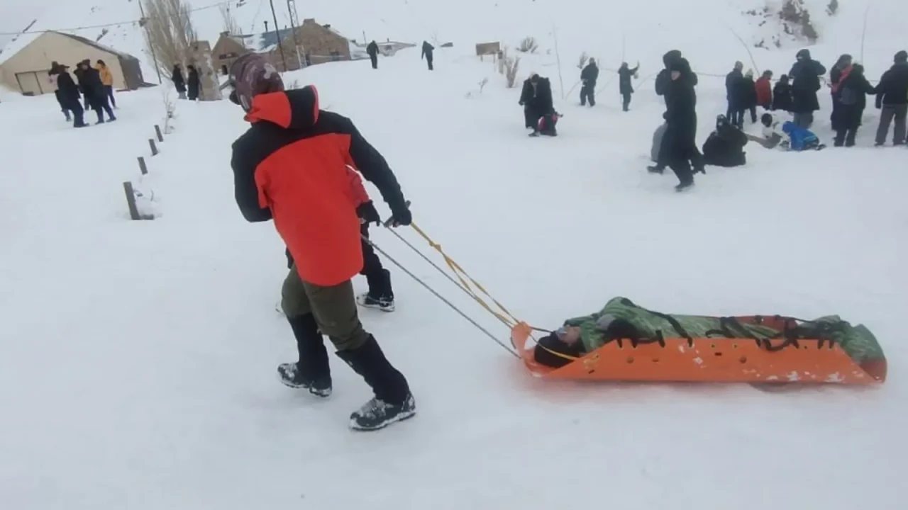 Evacuaron a 200 turistas de Puente del Inca por un temporal de nieve en Mendoza