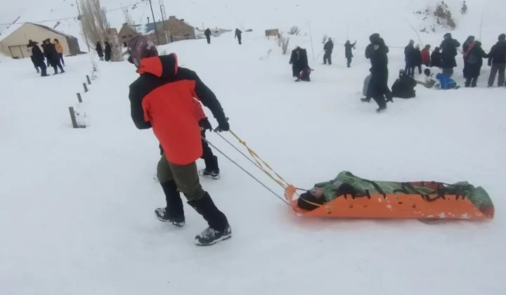 Evacuaron a 200 turistas de Puente del Inca por un temporal de nieve en Mendoza